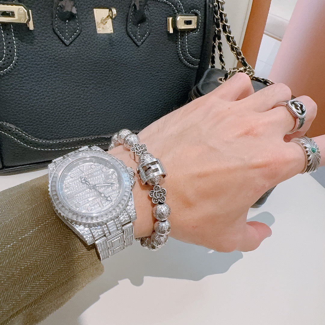 Double-G Emblem Bracelet in Polished Metal-Tone – Vintage Detail – Design 012 detail view