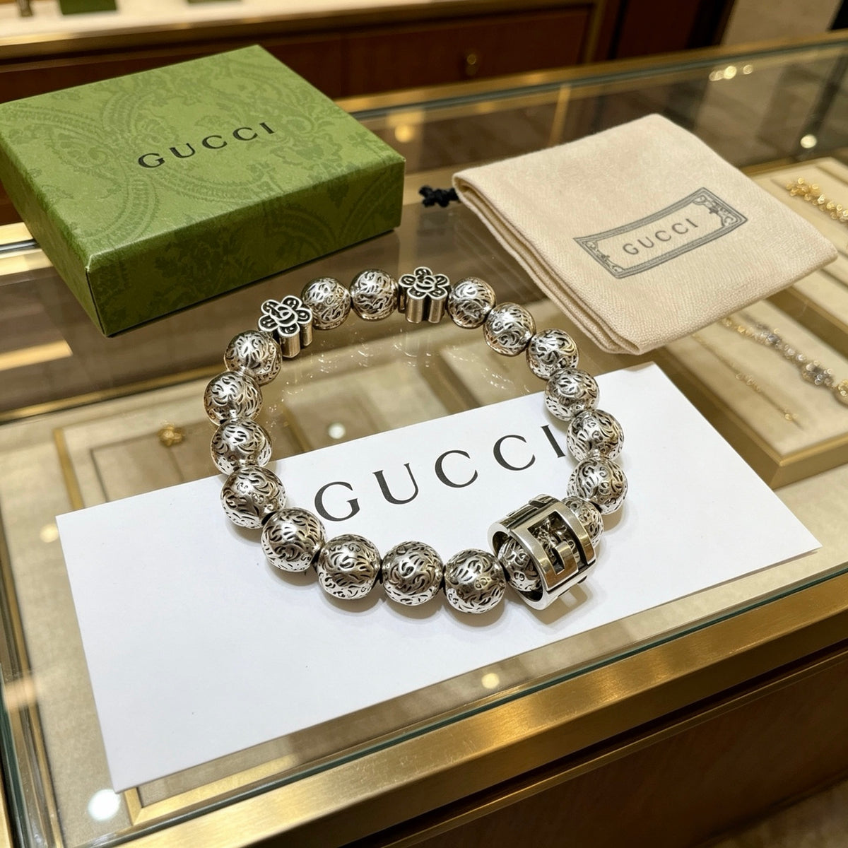 Double-G Emblem Bracelet in Polished Metal-Tone – Vintage Detail – Design 011 close-up detail