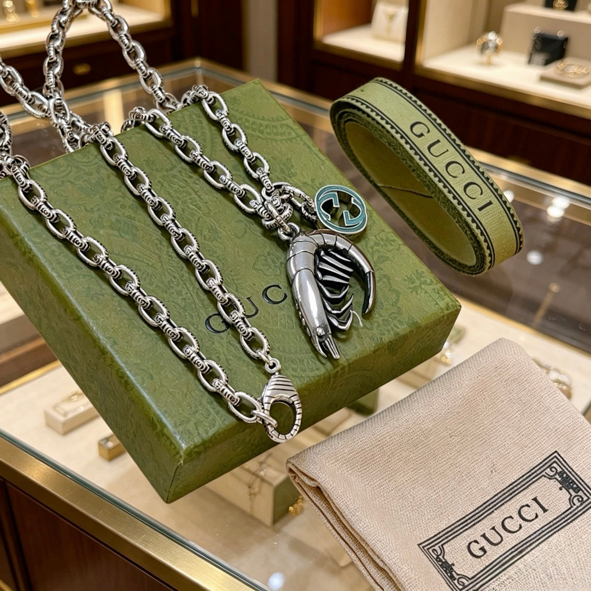 Double-G Emblem Pendant Necklace in Polished Metal-Tone – Vintage Detail – Design 074 side detail