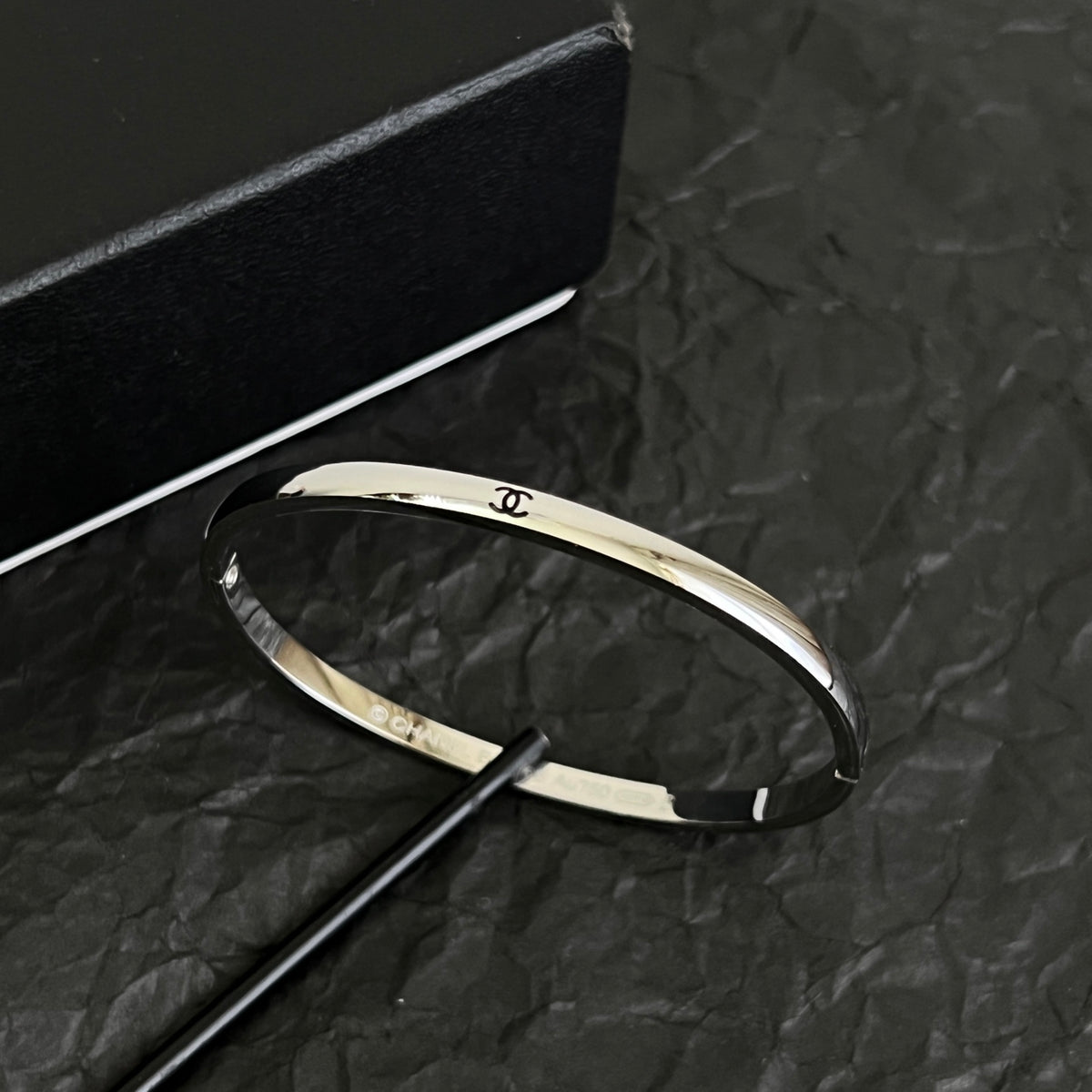 Signature Emblem Bangle in Polished Metal-Tone – Design 035 detail view