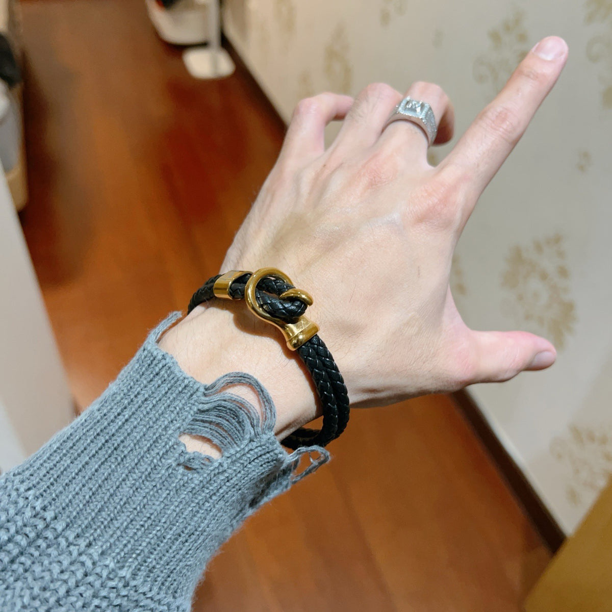 Horse Bangle in Gold-Tone – Design 045 detail view