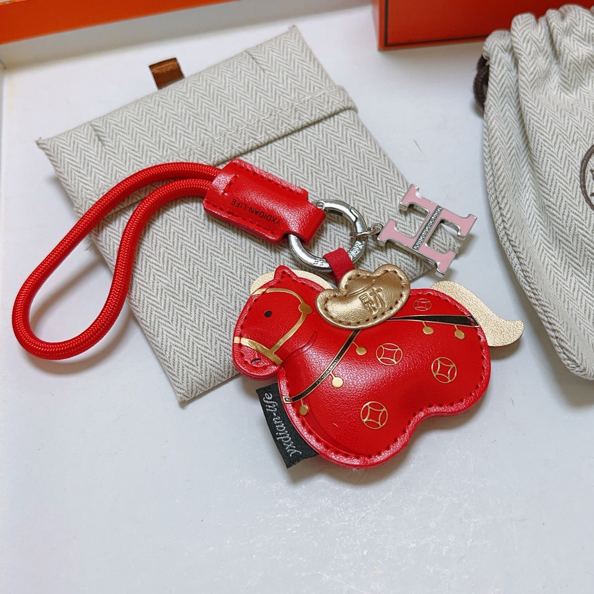 Horse Keychain in Silver-Tone – Design 066 side detail