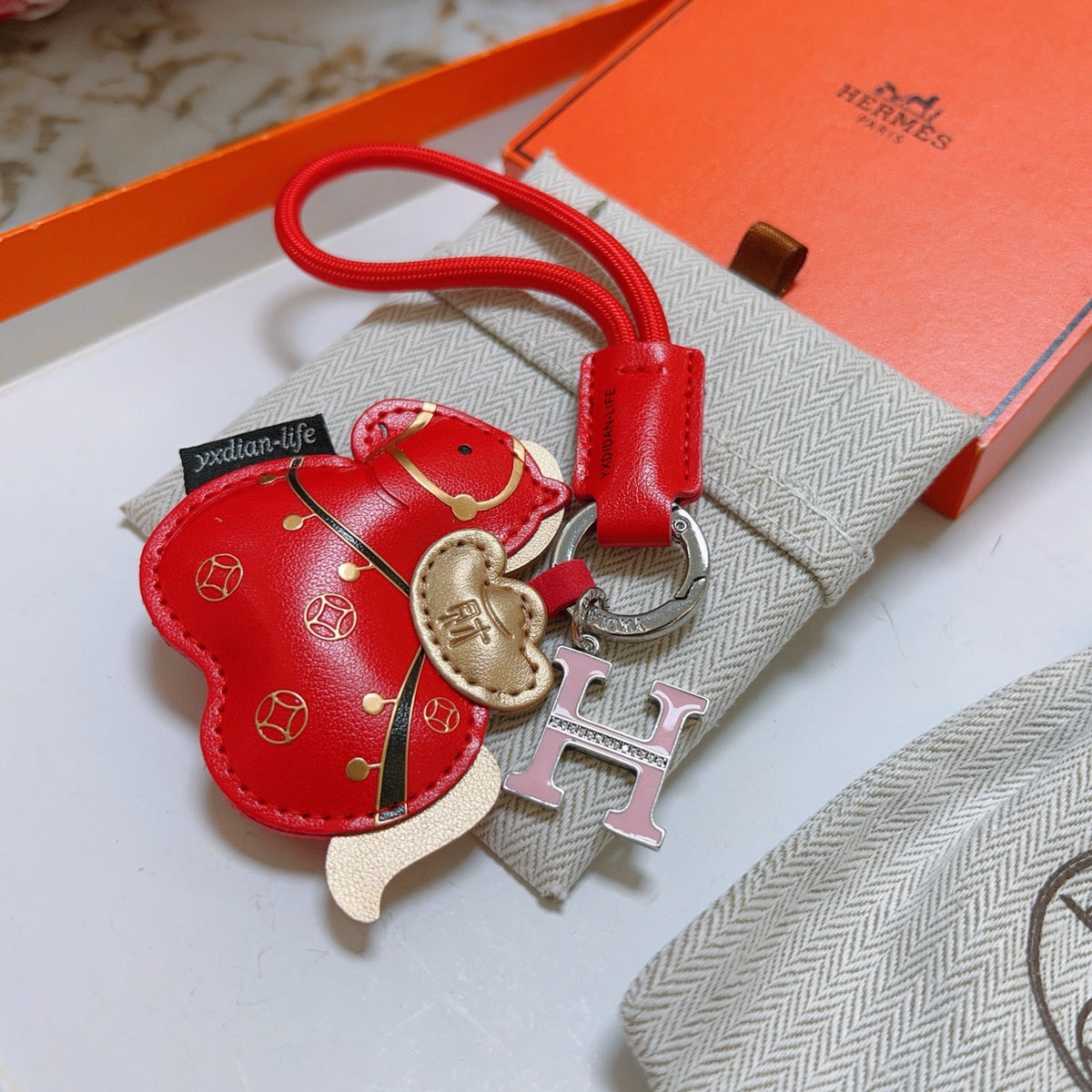 Horse Keychain in Silver-Tone – Design 071 styled product view