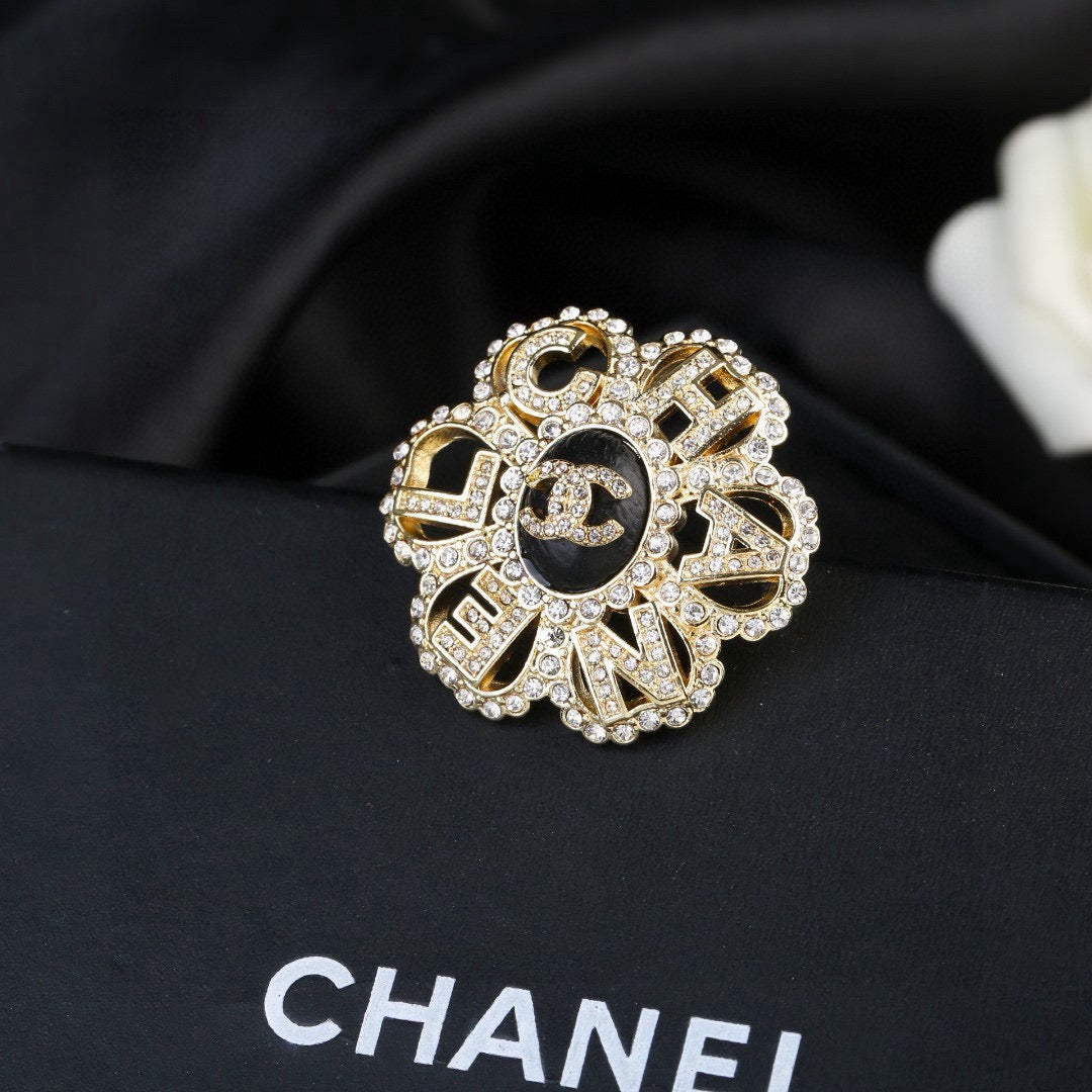 Floral Brooch in Polished Metal-Tone – Design 001 detail view