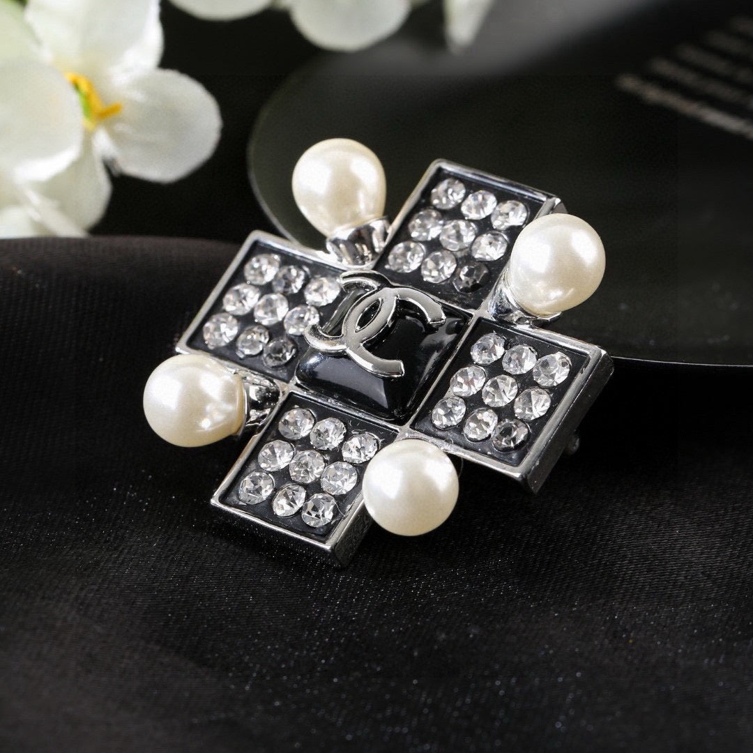 Signature Emblem Brooch in Polished Metal-Tone – Design 061 detail view