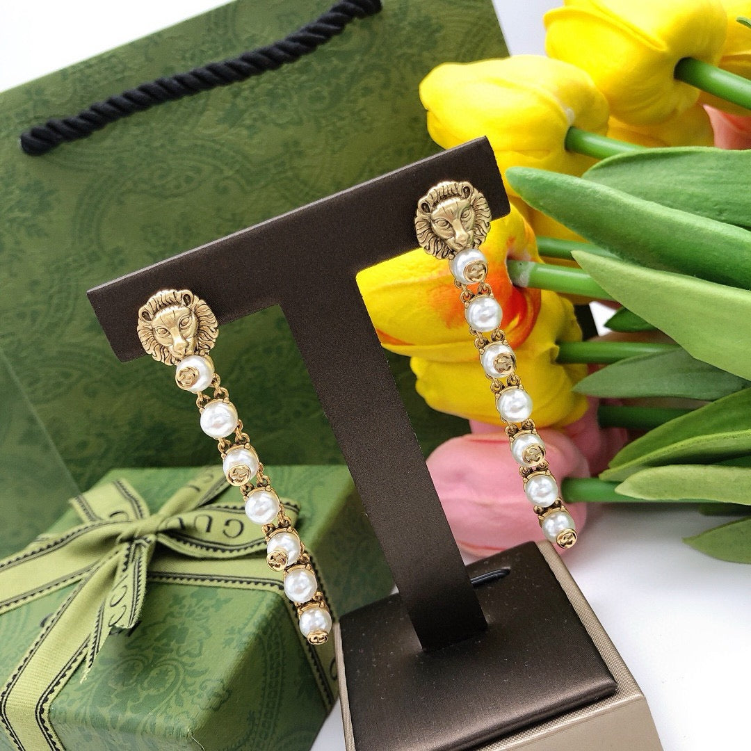 Geometric Emblem Stud Earrings in Polished Metal-Tone – Vintage Detail – Design 004 side detail