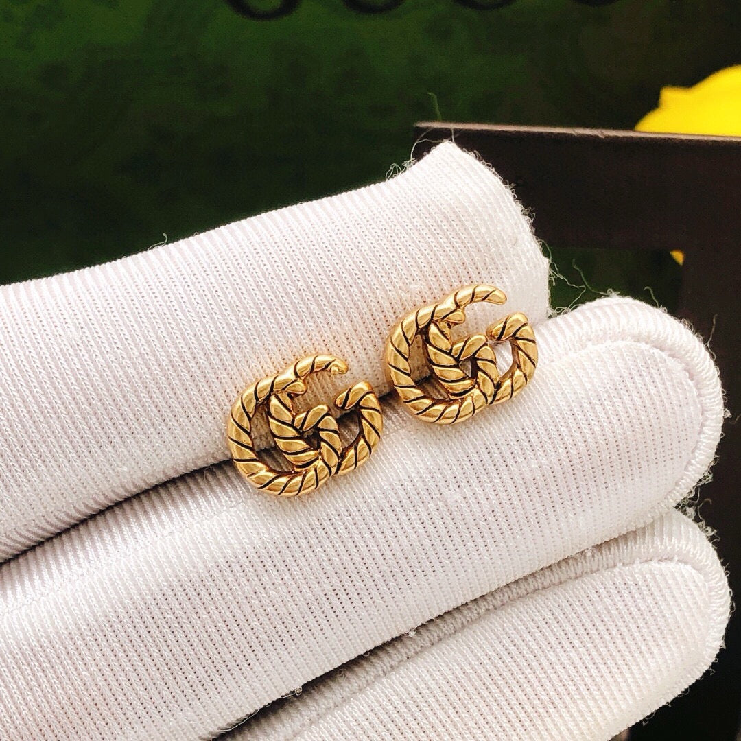 Double-G Emblem Stud Earrings in Polished Metal-Tone – Design 034 front product view