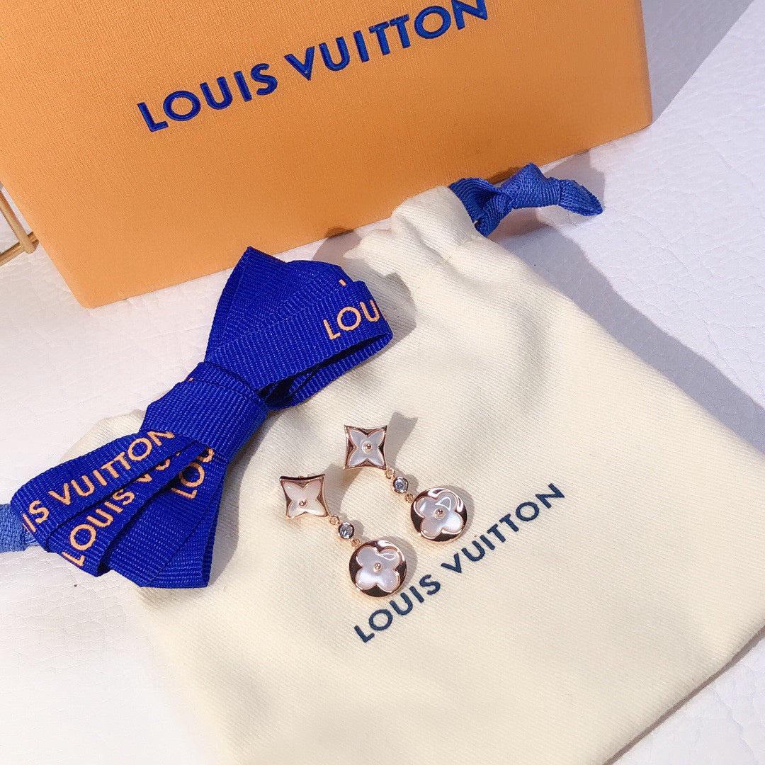 Clover Stud Earrings in Rose-Gold-Tone – Rose Gold Detail – Design 008 styled product view