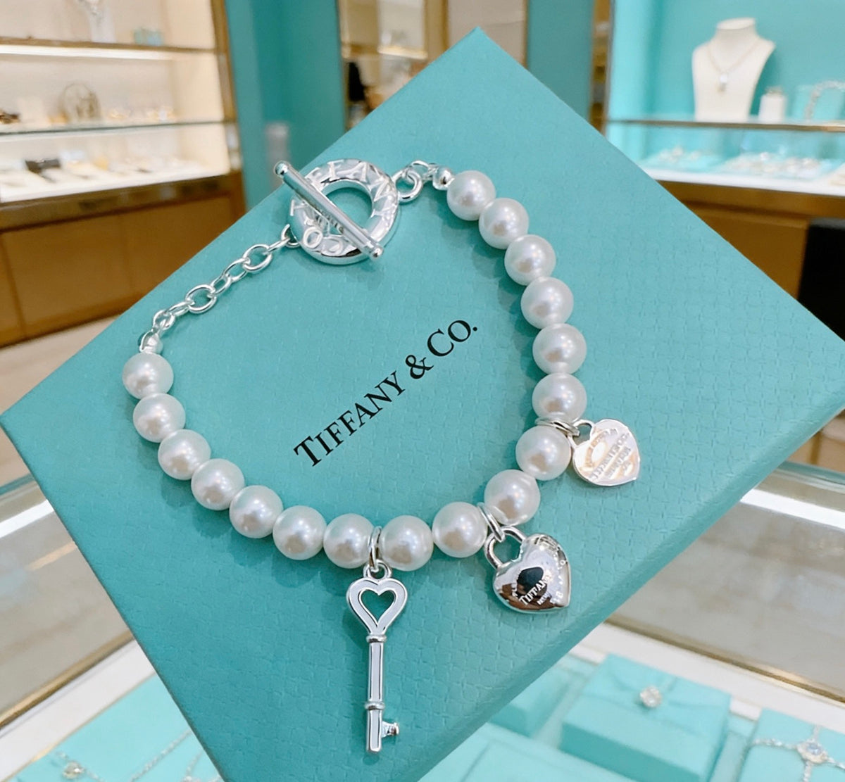 Signature Motif Bracelet in Silver-Tone – Vintage Detail – Design 104 detail view