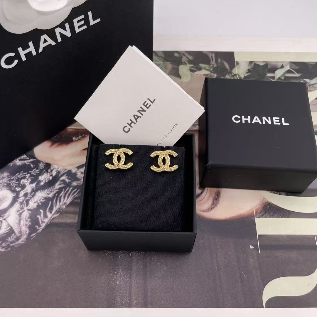 Double-C Emblem Stud Earrings in Gold-Tone – Design 047 side detail