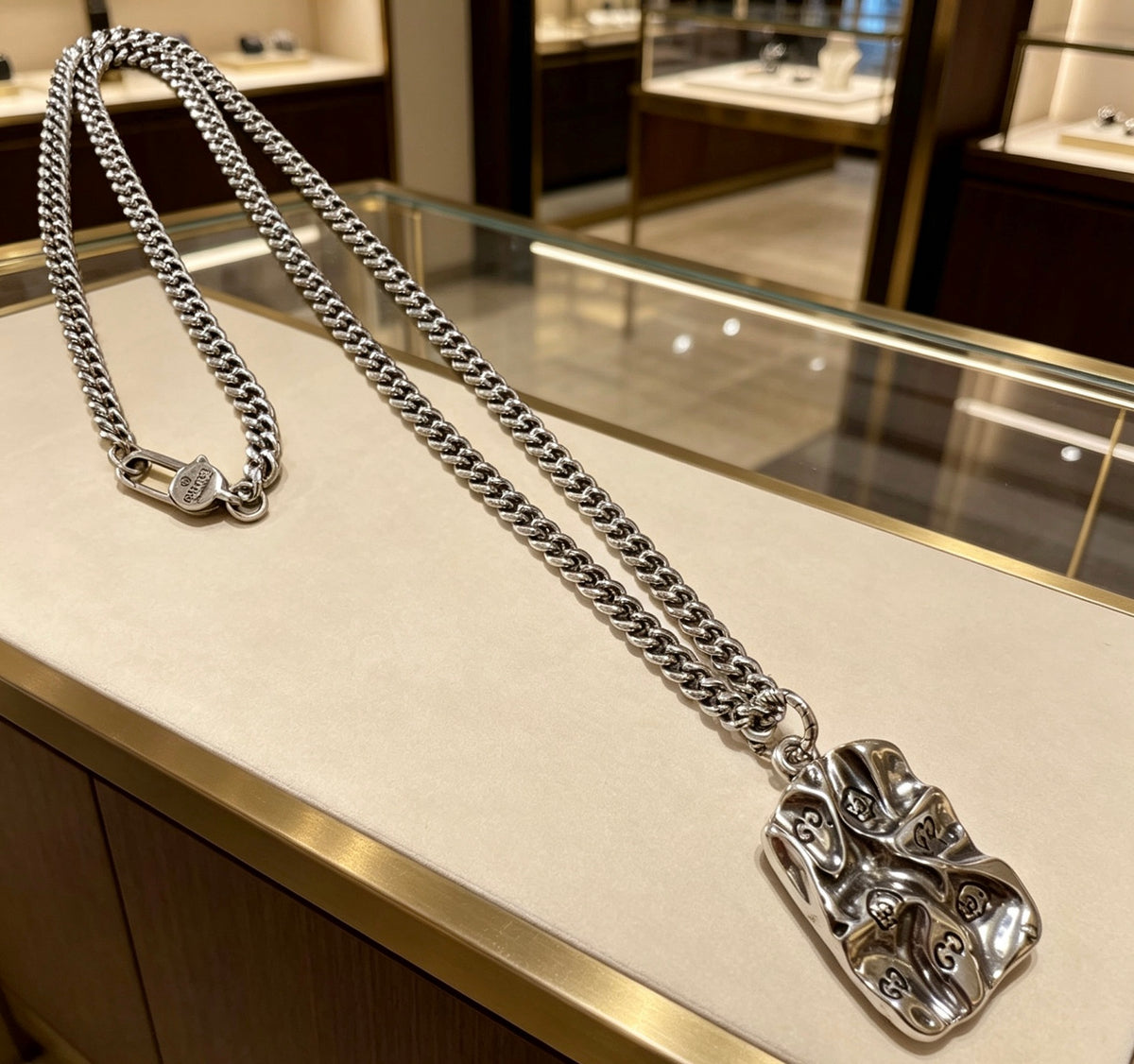 Chain Pendant Necklace in Polished Metal-Tone – Design 011 side detail