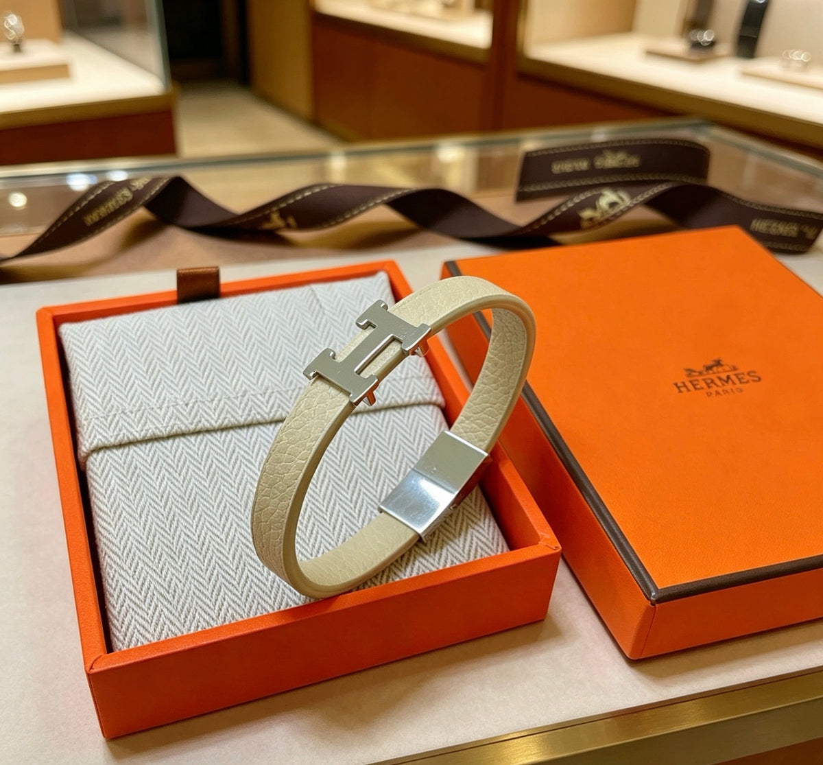 Horse Bangle in Gold-Tone – Design 050 front product view