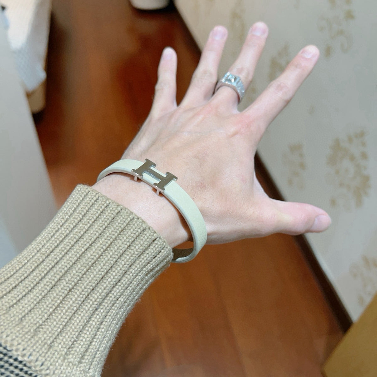 Horse Bangle in Gold-Tone – Design 044 detail view