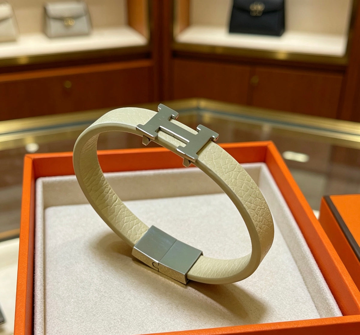 Horse Bangle in Gold-Tone – Design 050 front product view