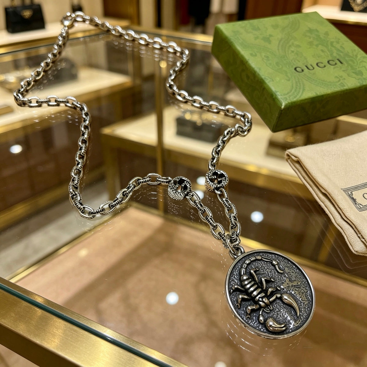 Chain Pendant Necklace in Polished Metal-Tone – Vintage Detail – Design 006 side detail