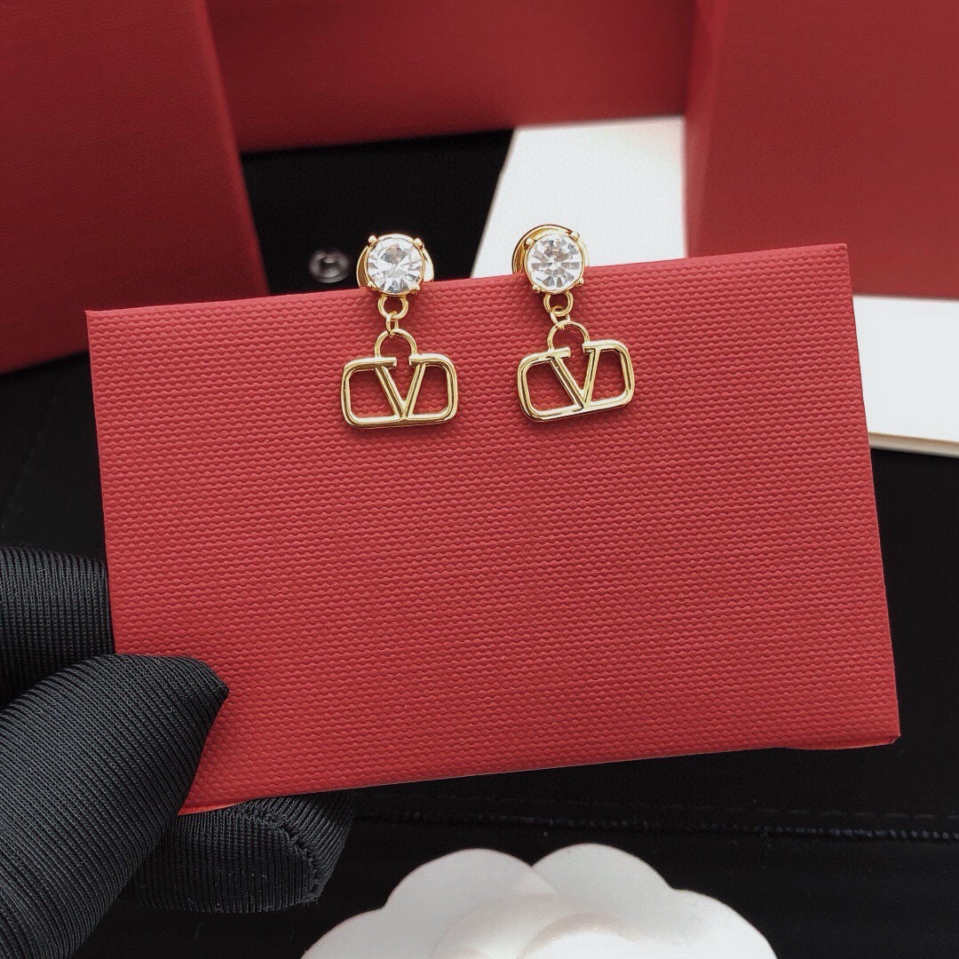 V Emblem Crystal-Accent Stud Earrings – Pink – Design 03 main product view