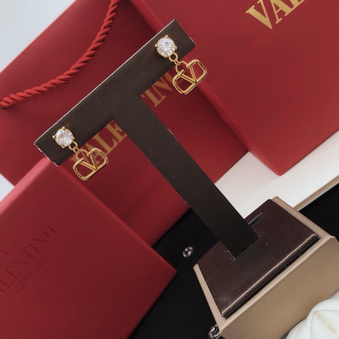 V Emblem Crystal-Accent Stud Earrings – Pink – Design 03 side detail