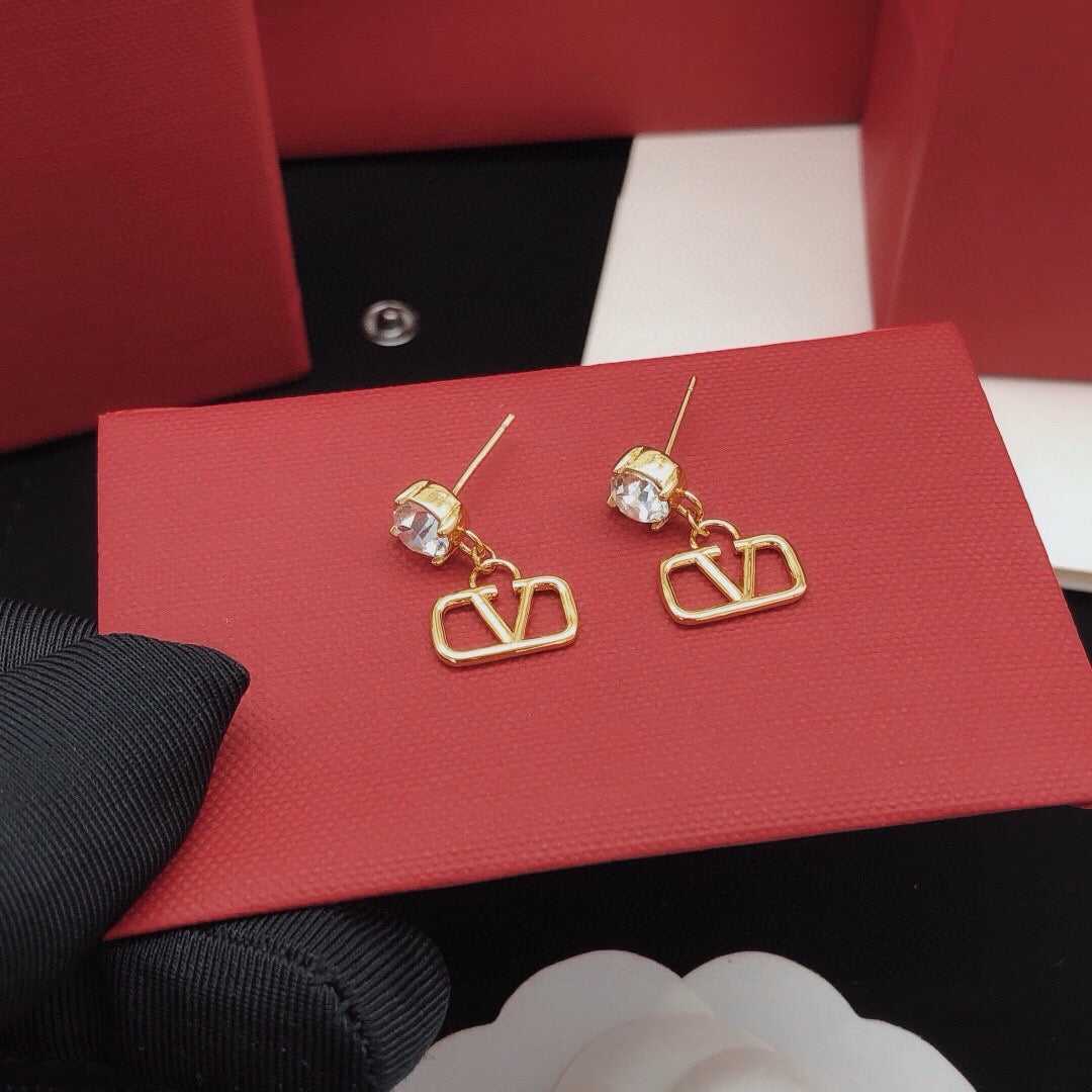 V Emblem Crystal-Accent Stud Earrings – Pink – Design 03 detail view