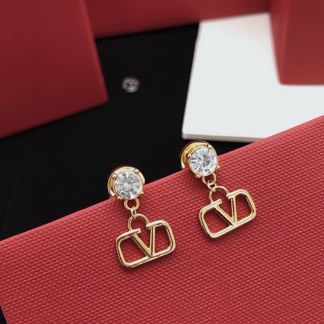 V Emblem Crystal-Accent Stud Earrings – Pink – Design 03 side detail