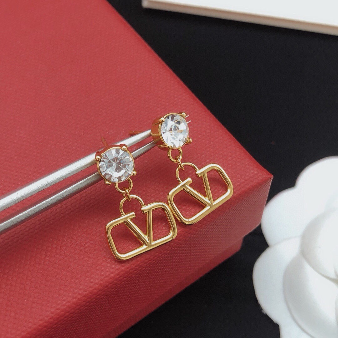 V Emblem Crystal-Accent Stud Earrings – Pink – Design 03 detail view