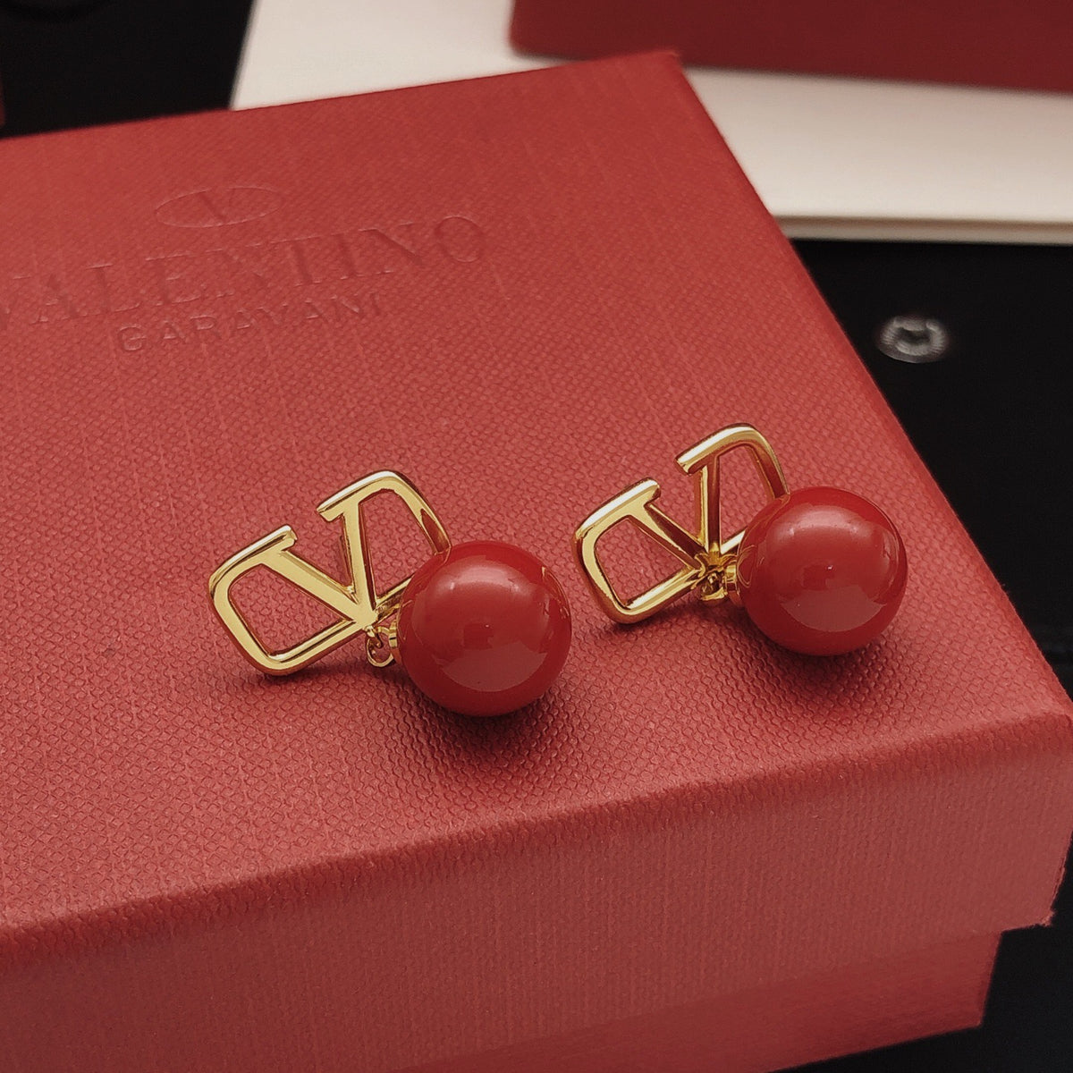 Signature Emblem Pearl-Detail Stud Earrings – Red styled detail