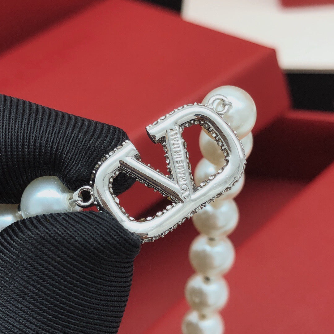 V Emblem Crystal-Accent Pendant Necklace – Design 07 side detail