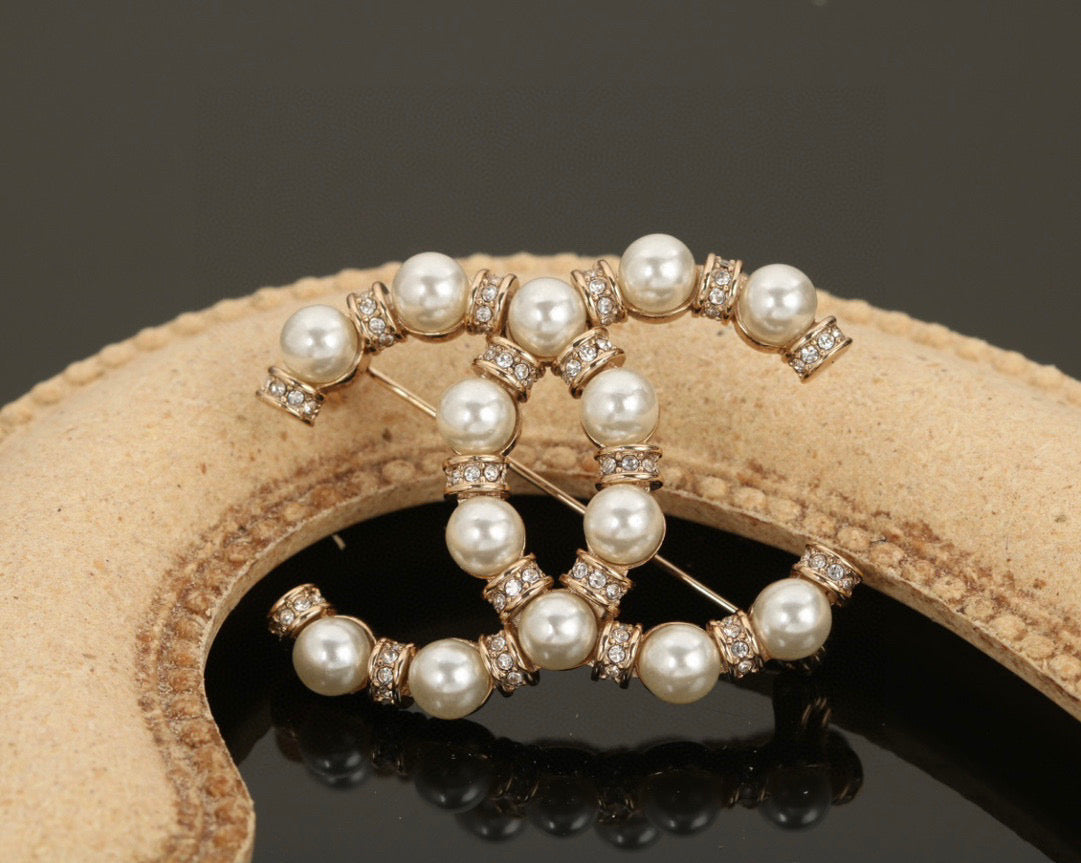 Double-C Emblem Brooch in Polished Metal-Tone – Design 077 main product view