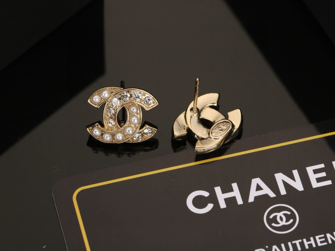 Double-C Emblem Stud Earrings in Polished Metal-Tone – Design 439 detail view