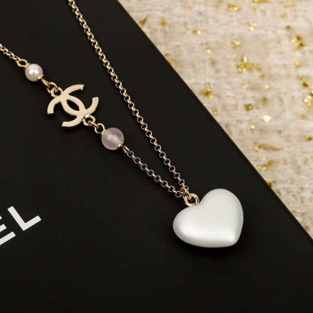 Pearl Pearl-Detail Pendant Necklace – Pearl Detail – Design 065 side detail