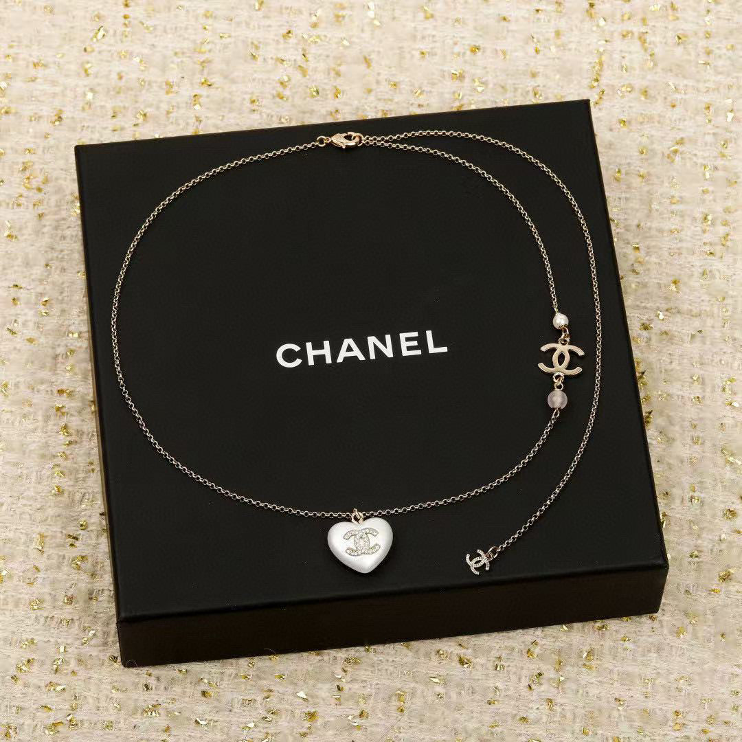 Pearl Pearl-Detail Pendant Necklace – Pearl Detail – Design 065 detail view