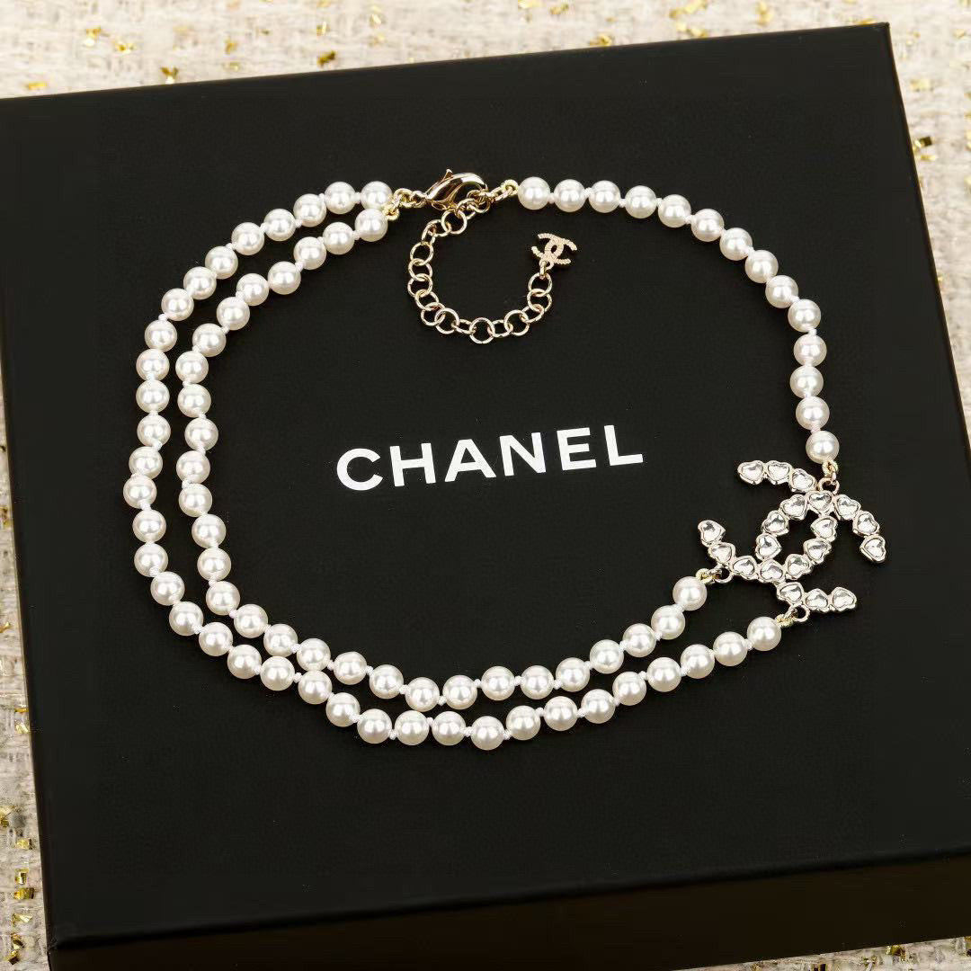 Pearl Pearl-Detail Pendant Necklace – Pearl Detail – Design 071 detail view
