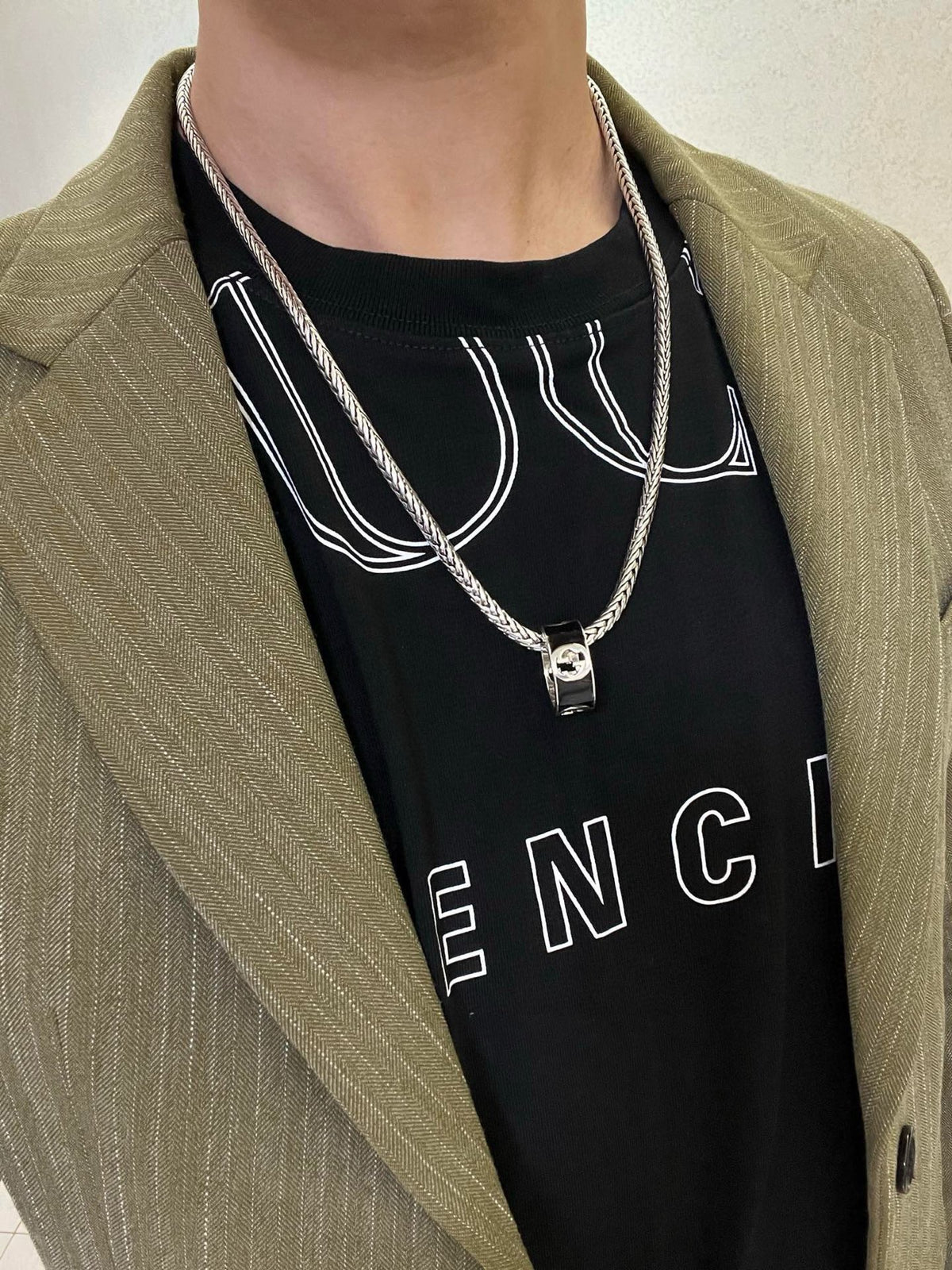 Double-G Emblem Pendant Necklace in Silver-Tone – Vintage Detail – Design 057 main product view