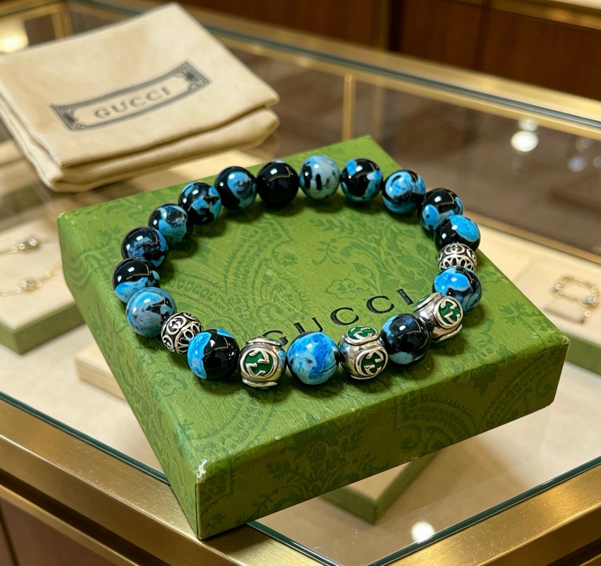 Double-G Emblem Beaded Bracelet in Polished Metal-Tone – Agate Detail – Design 029 close-up detail