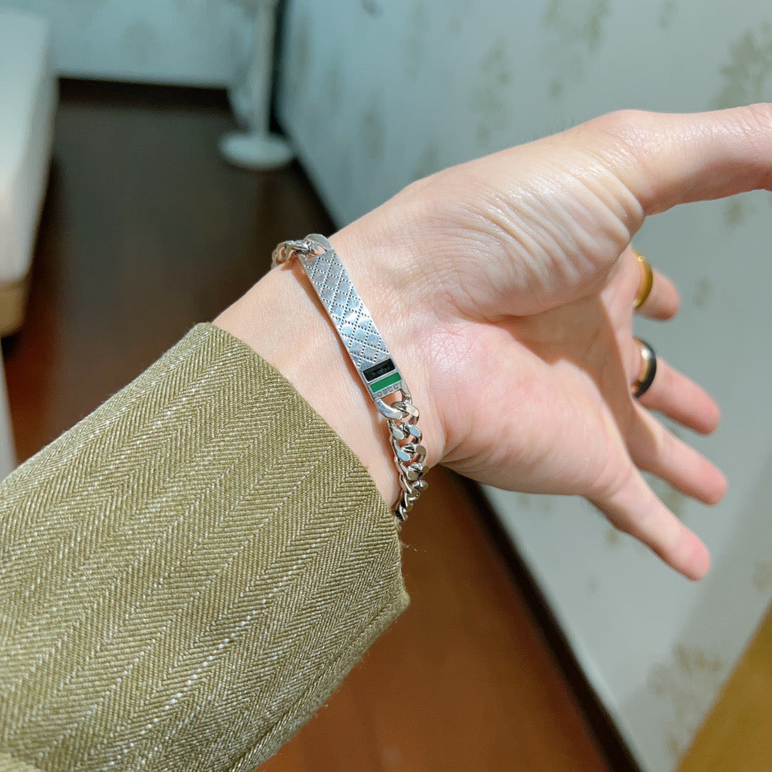 Floral Bracelet in Polished Metal-Tone – Design 018 side detail