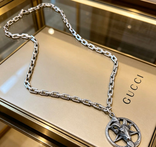 Double-G Emblem Pendant Necklace in Silver-Tone – Vintage Detail – Design 056 main product view