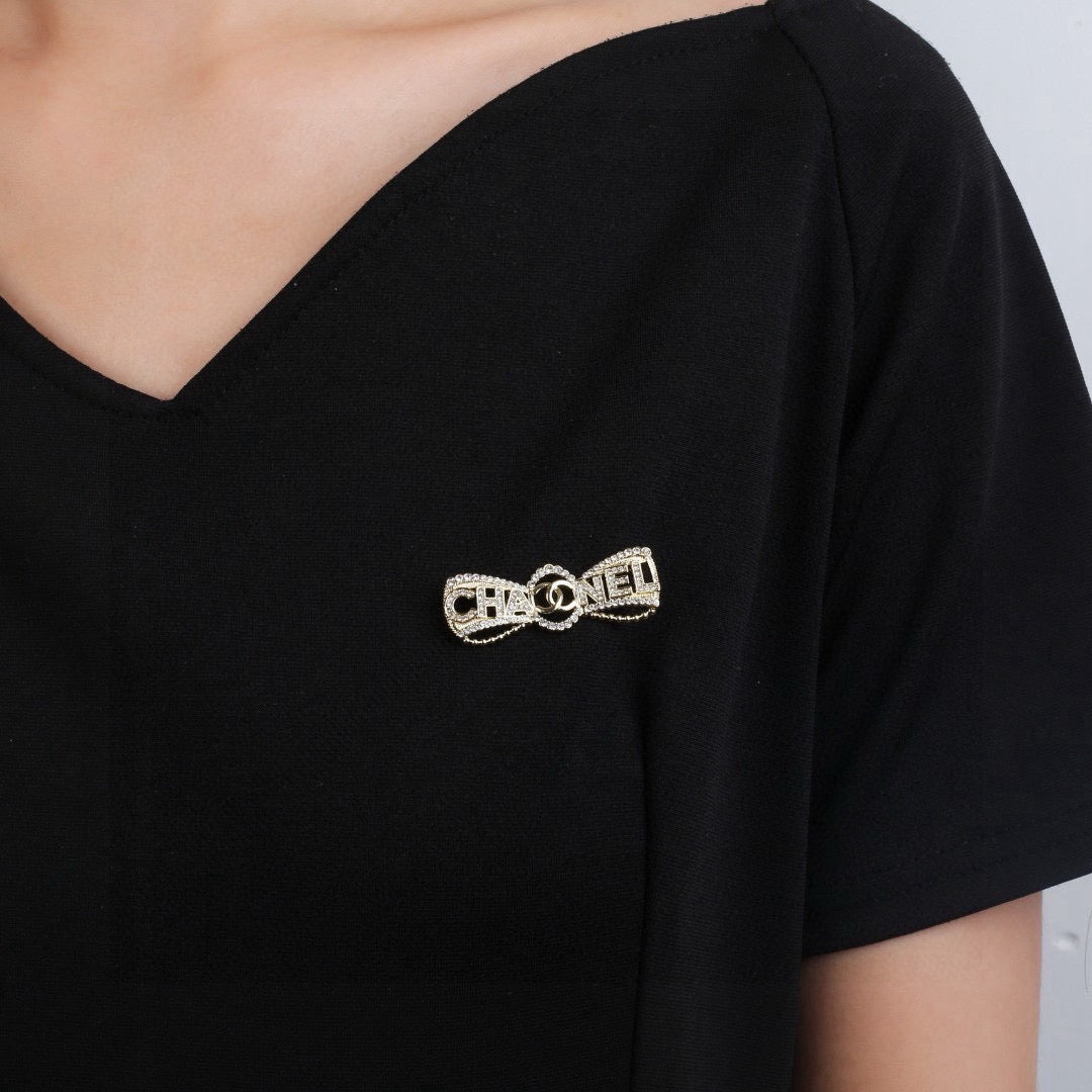 Double-C Emblem Brooch in Polished Metal-Tone – Design 019 front product view