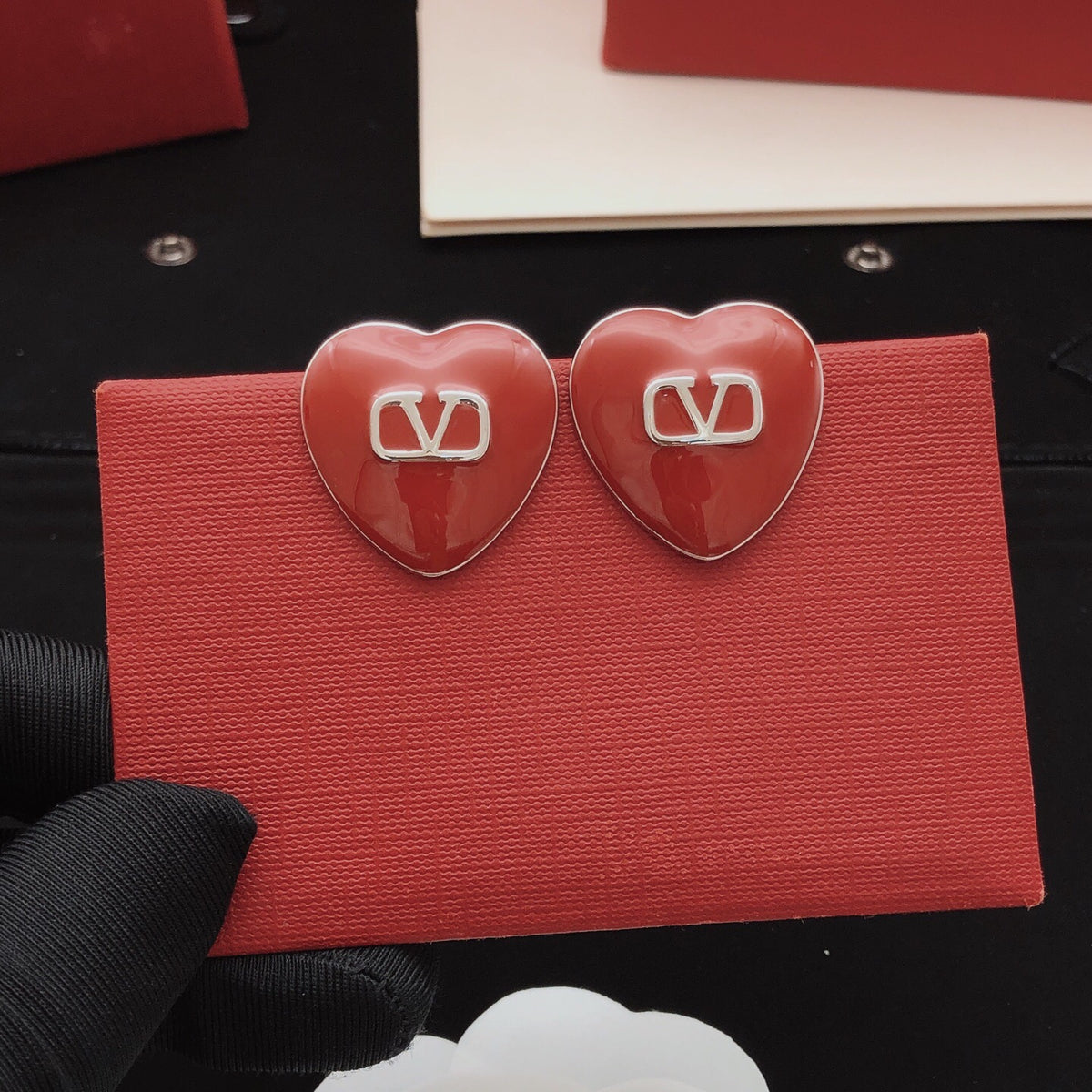 Heart Stud Earrings in Gold-Tone – Red – Design 02 detail view