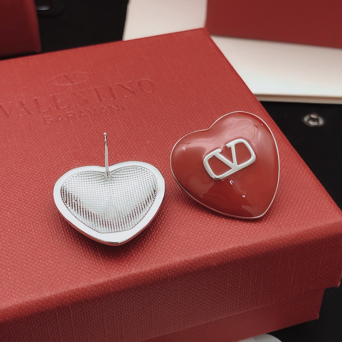 Heart Stud Earrings in Gold-Tone – Red – Design 03 styled detail