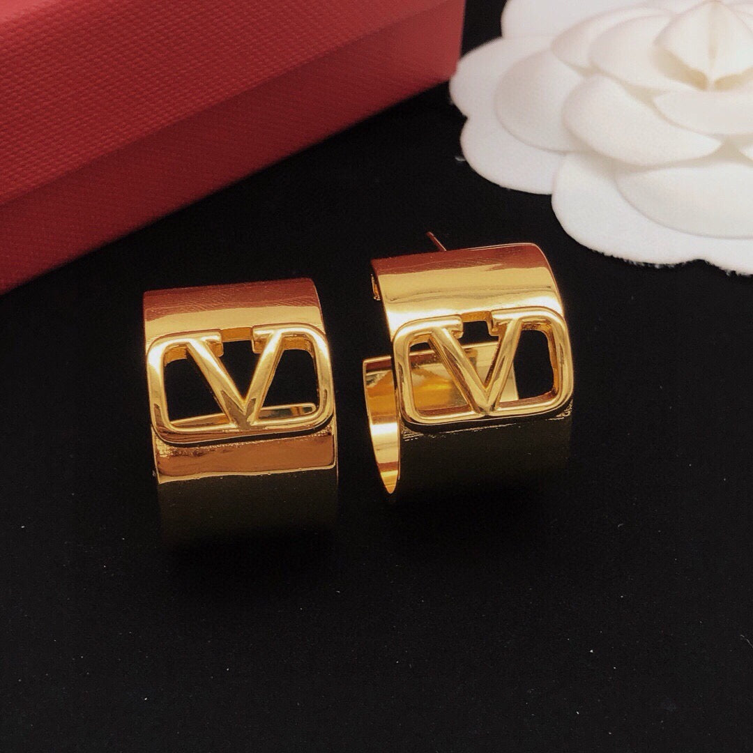Round Statement Earrings in Gold-Tone – Design 02 close-up view