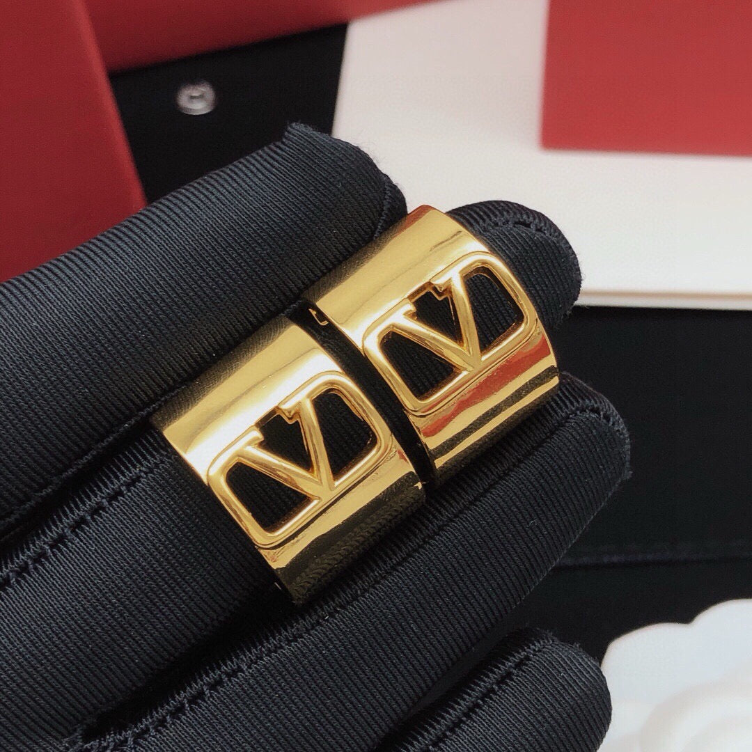 Round Statement Earrings in Gold-Tone – Design 01 side detail