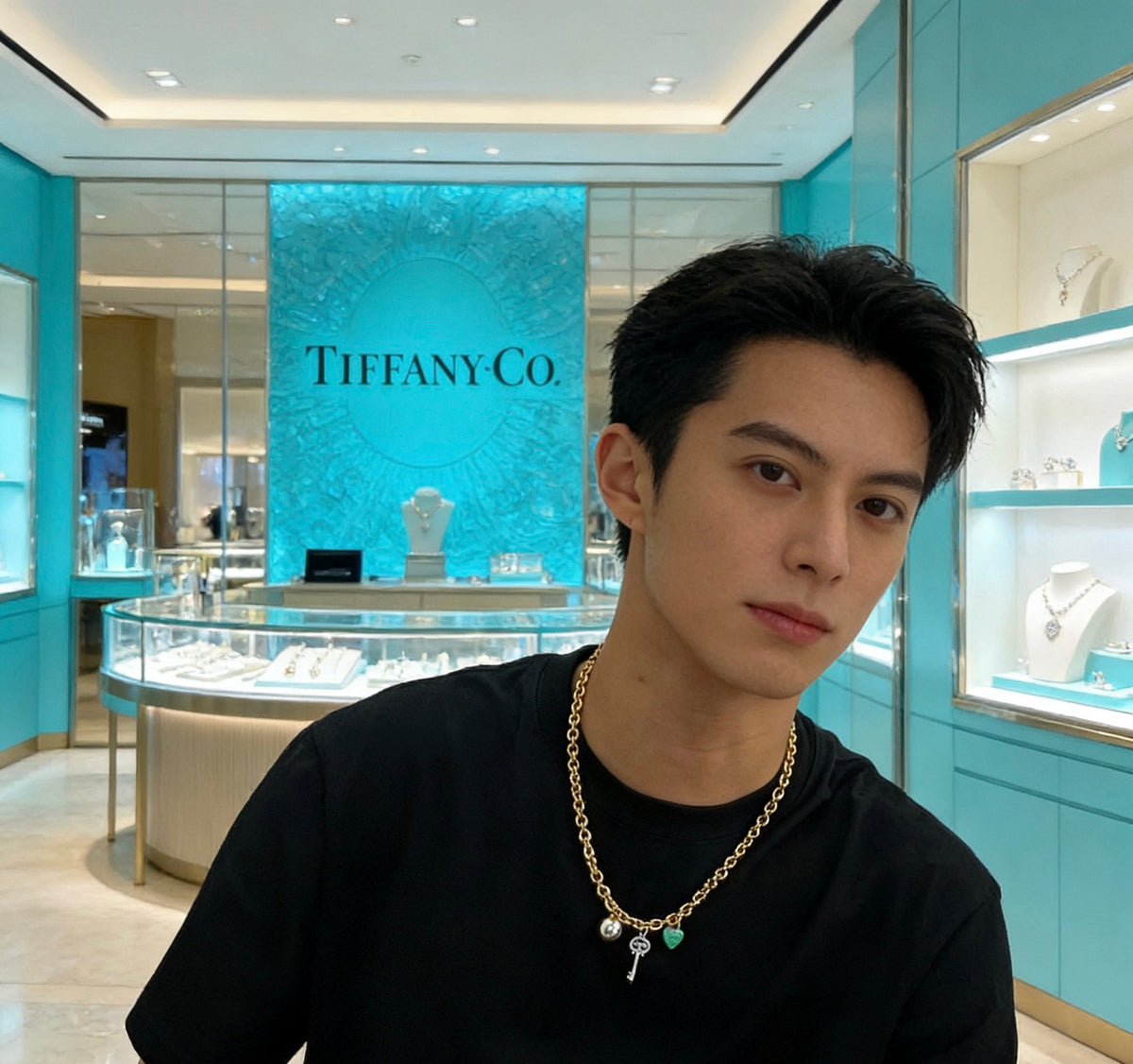Signature Motif Pendant Necklace in Silver-Tone – Design 65 detail view