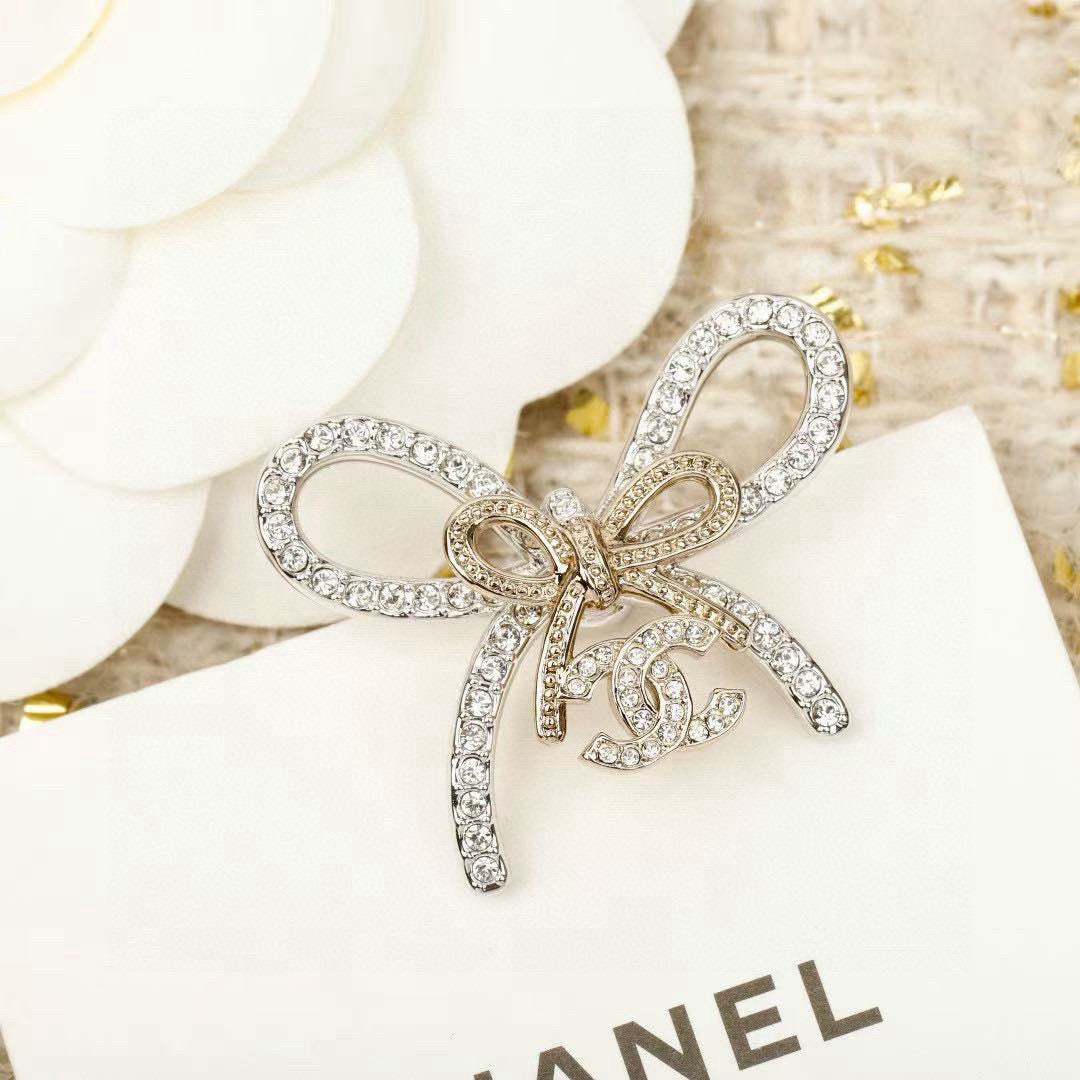 Double-C Emblem Stud Earrings in Polished Metal-Tone – Design 437 close-up detail