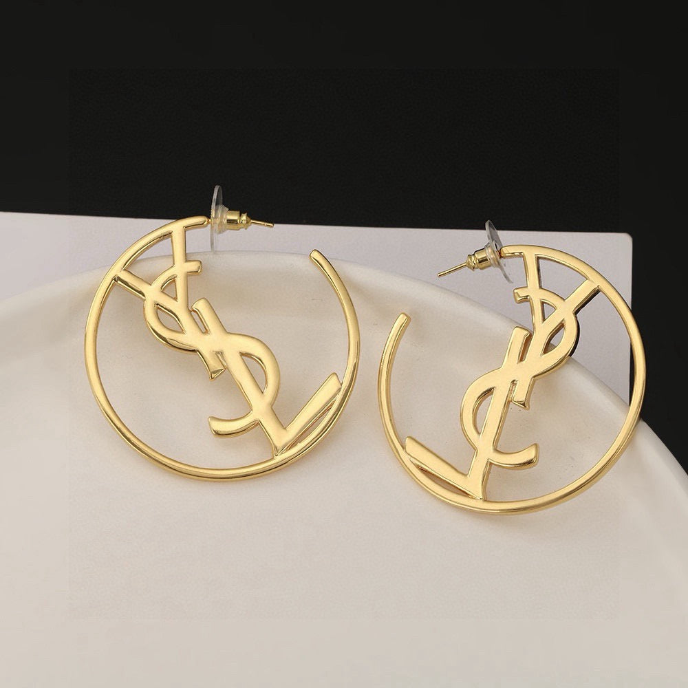 Geometric Emblem Brooch in Gold-Tone – Design 006 detail view