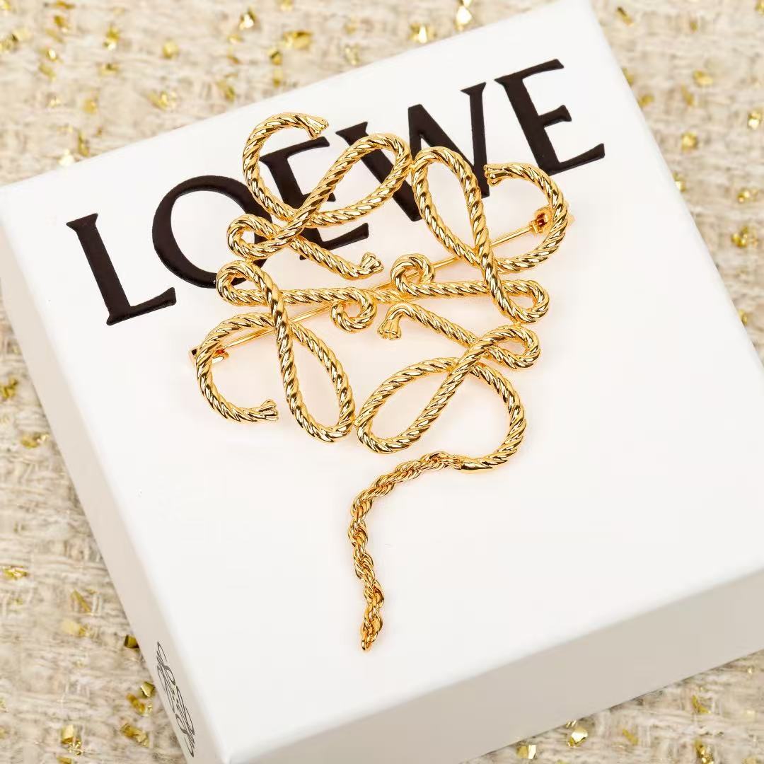 Signature Emblem Brooch in Polished Metal-Tone – Design 014 side detail