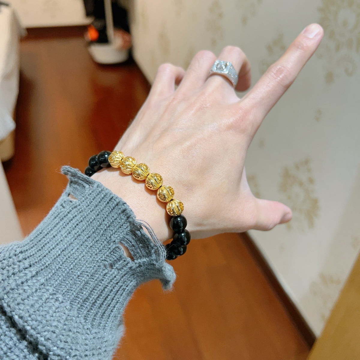 Double-G Emblem Beaded Bracelet in Polished Metal-Tone – Agate Detail – Design 028 main product view