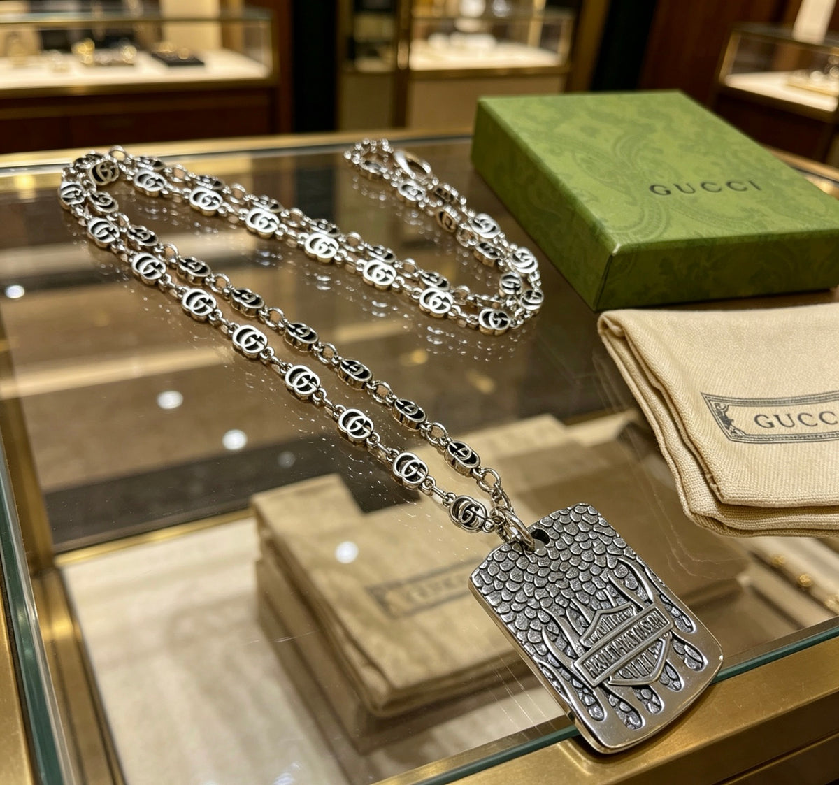 Double-G Emblem Pendant Necklace in Polished Metal-Tone – Design 154 detail view