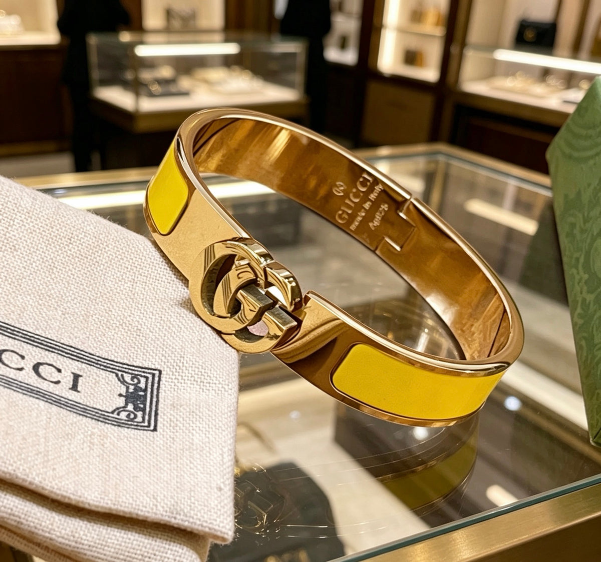 Double-G Emblem Bangle in Gold-Tone – Design 012 side detail