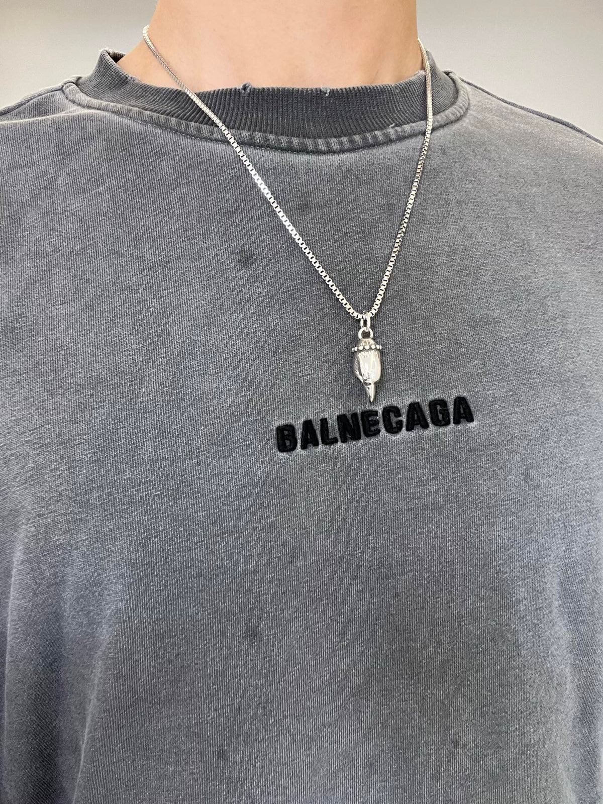 Double-G Emblem Pendant Necklace in Silver-Tone – Vintage Detail – Design 043 detail view