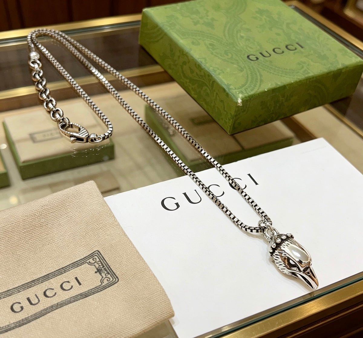 Double-G Emblem Pendant Necklace in Silver-Tone – Vintage Detail – Design 043 close-up detail