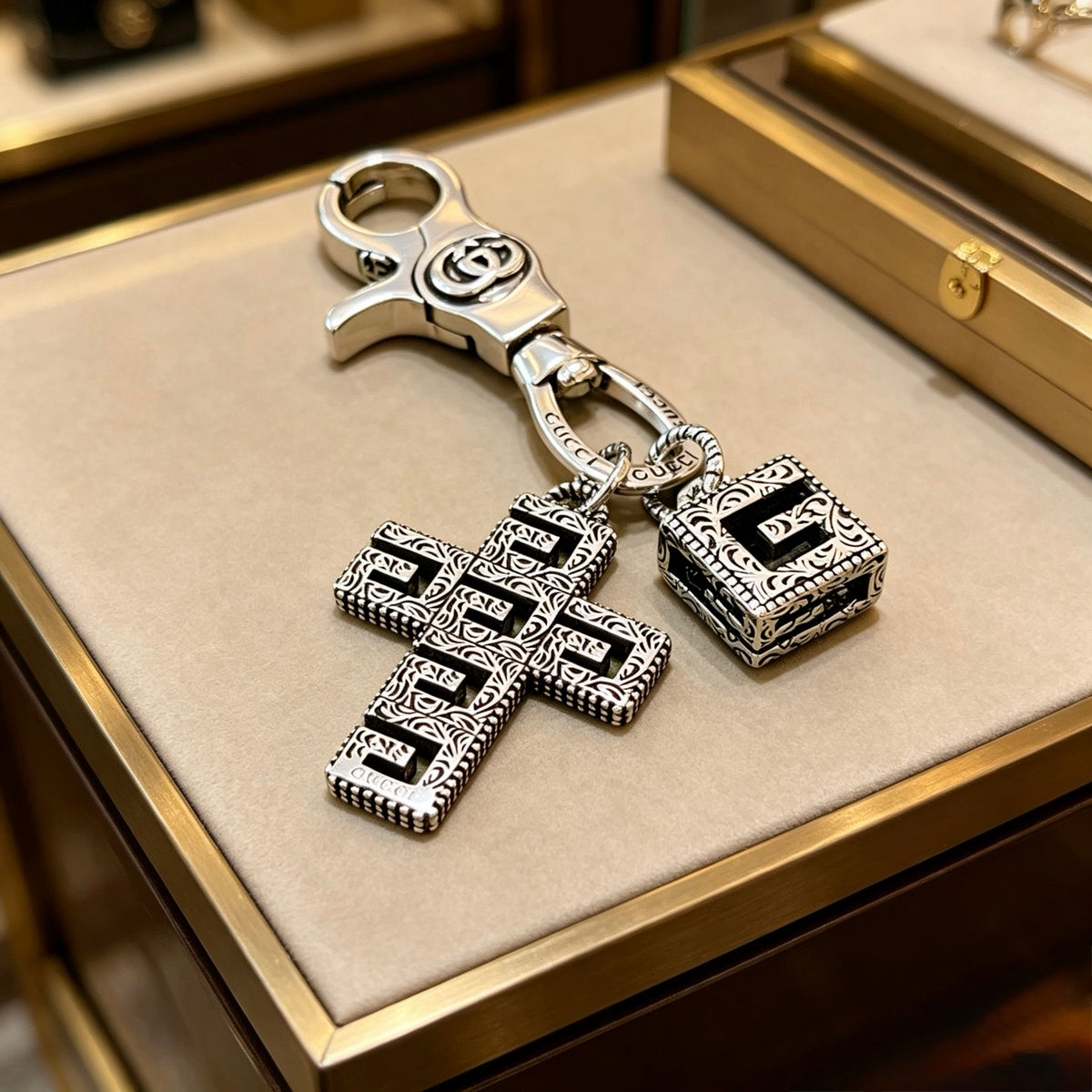 Double-G Emblem Keychain in Polished Metal-Tone – Design 032 main product view